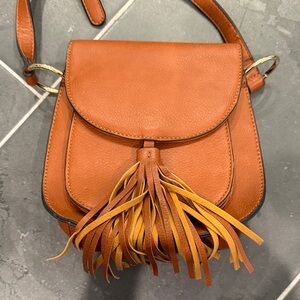 Elegant Tan Leather Crossbody Bag with Tassel